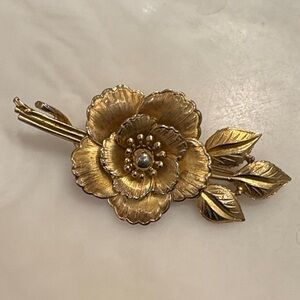 Vintage 1960s Gold Tone Floral Brooch